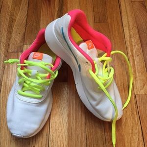 Girls 4Y Nike’s white and neon